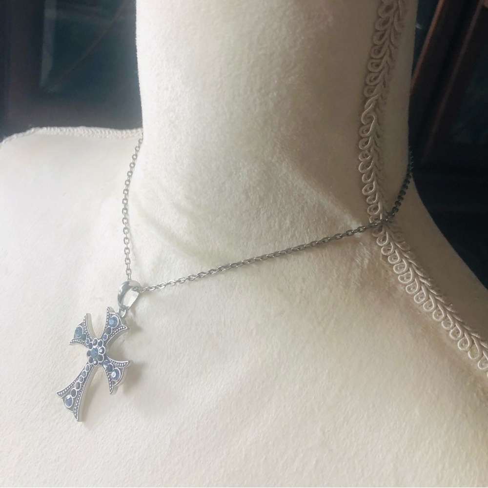 Blue stone cross pendant on chain necklace - Picture 4 of 9
